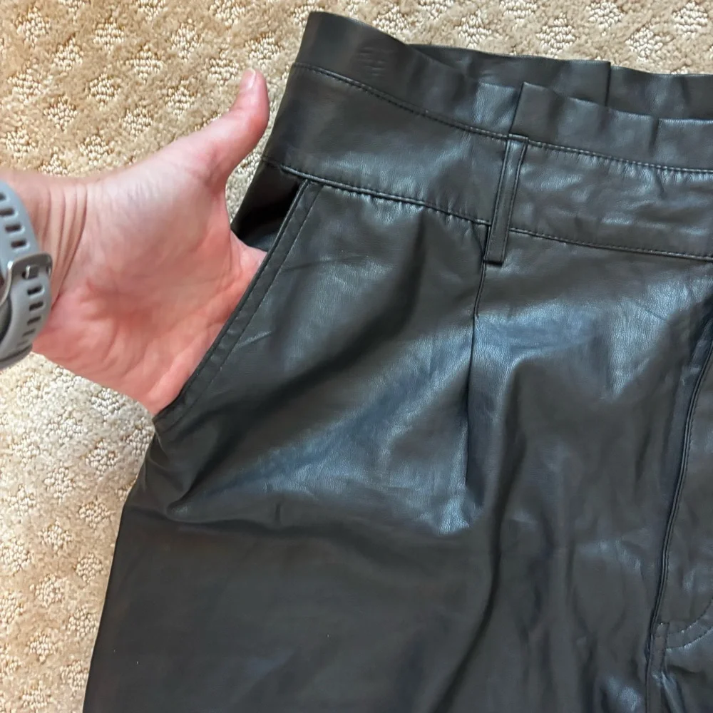 Sofía Jeans by Sofía Vergara Faux Leather Shorts - Picture 4 of 8